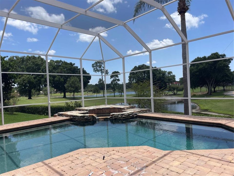 合同活跃: $955,000 (4 贝兹, 3 浴室, 3264 平方英尺)