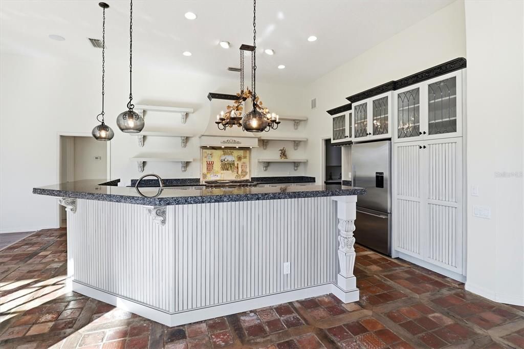 合同活跃: $955,000 (4 贝兹, 3 浴室, 3264 平方英尺)