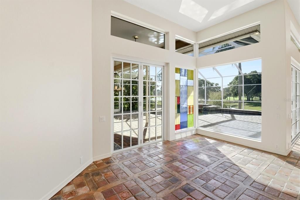 合同活跃: $955,000 (4 贝兹, 3 浴室, 3264 平方英尺)