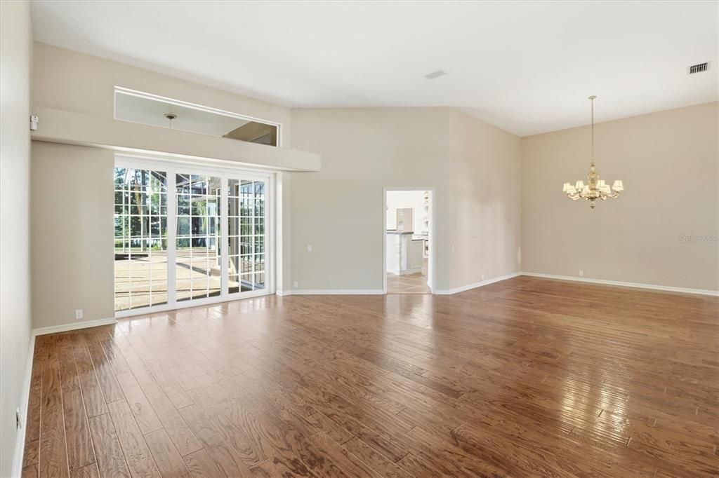 合同活跃: $955,000 (4 贝兹, 3 浴室, 3264 平方英尺)