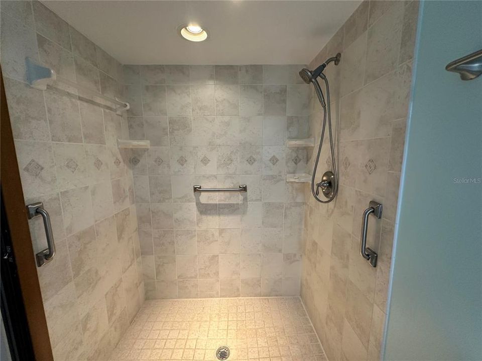 Active With Contract: $397,000 (3 beds, 2 baths, 1926 Square Feet)