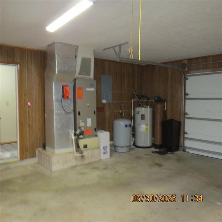 Active With Contract: $397,000 (3 beds, 2 baths, 1926 Square Feet)