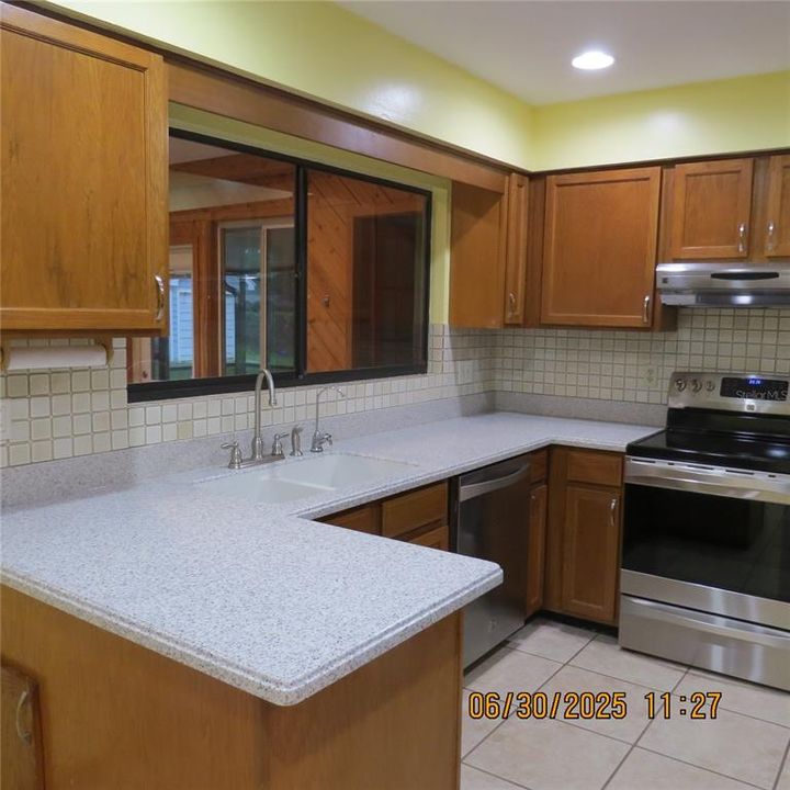 Active With Contract: $397,000 (3 beds, 2 baths, 1926 Square Feet)