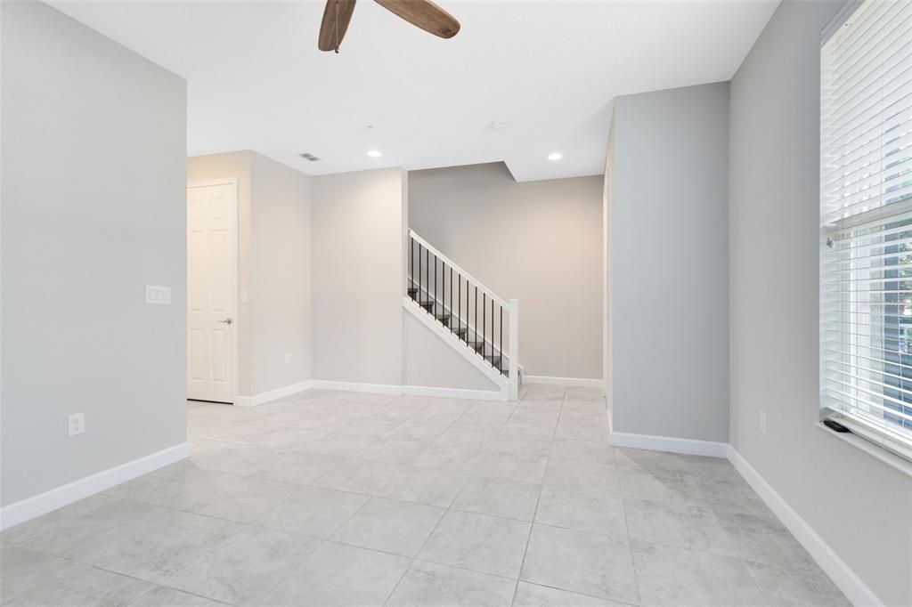 For Sale: $470,000 (3 beds, 3 baths, 2187 Square Feet)