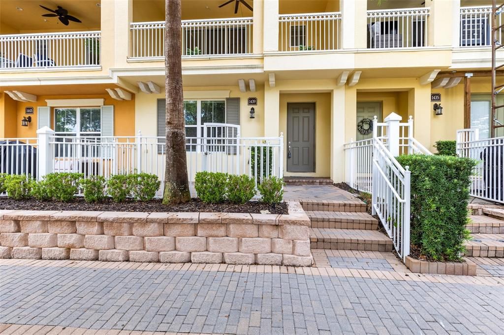 For Sale: $470,000 (3 beds, 3 baths, 2187 Square Feet)