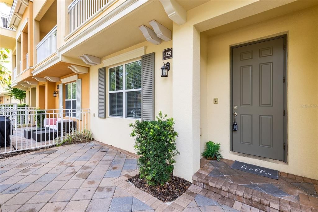 For Sale: $470,000 (3 beds, 3 baths, 2187 Square Feet)