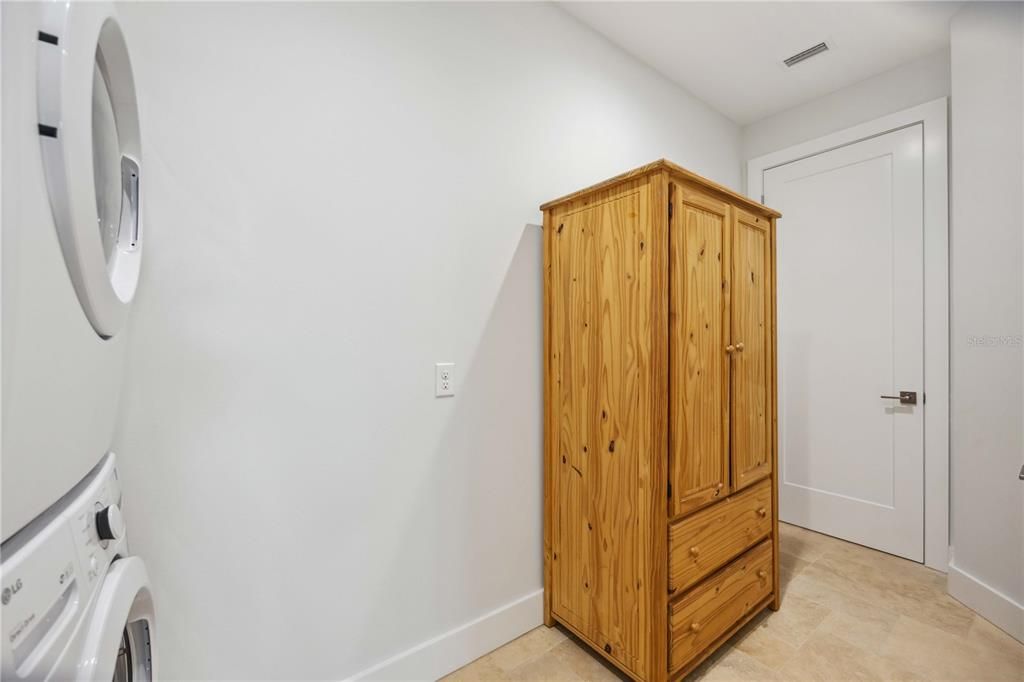 For Sale: $1,875,000 (4 beds, 3 baths, 2841 Square Feet)