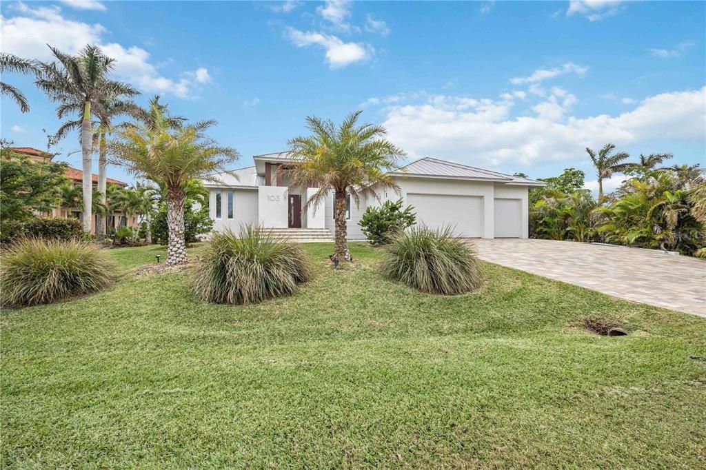 For Sale: $1,875,000 (4 beds, 3 baths, 2841 Square Feet)