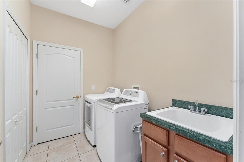 На продажу: $859,900 (5 спален, 4 ванн, 3873 Квадратных фут)