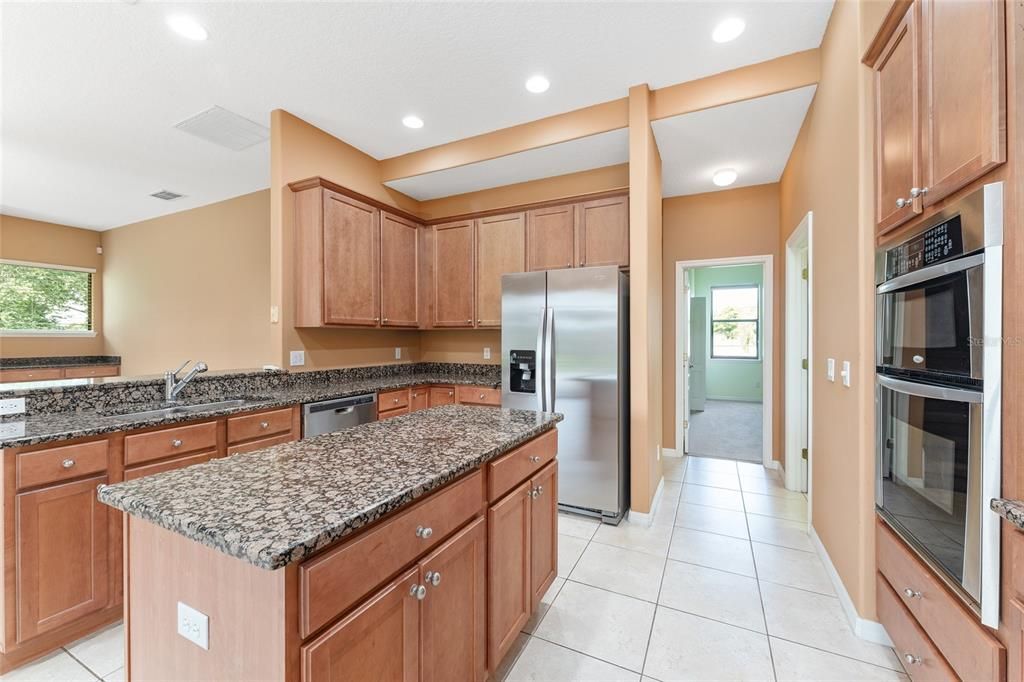 На продажу: $859,900 (5 спален, 4 ванн, 3873 Квадратных фут)