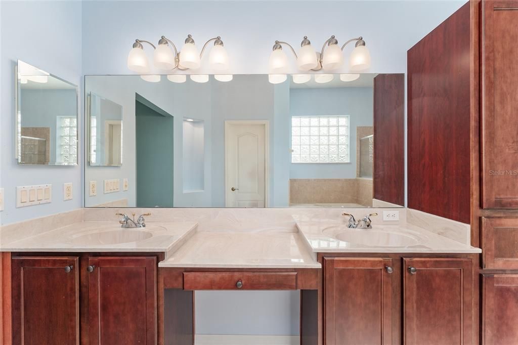 На продажу: $859,900 (5 спален, 4 ванн, 3873 Квадратных фут)