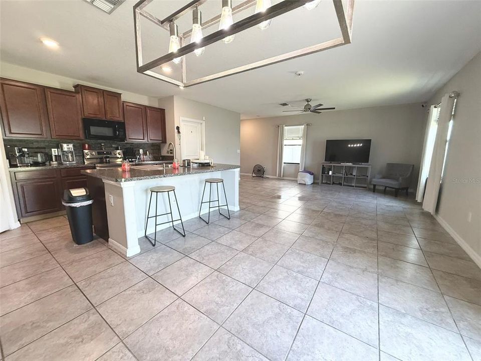 Active With Contract: $299,000 (4 beds, 2 baths, 1914 Square Feet)