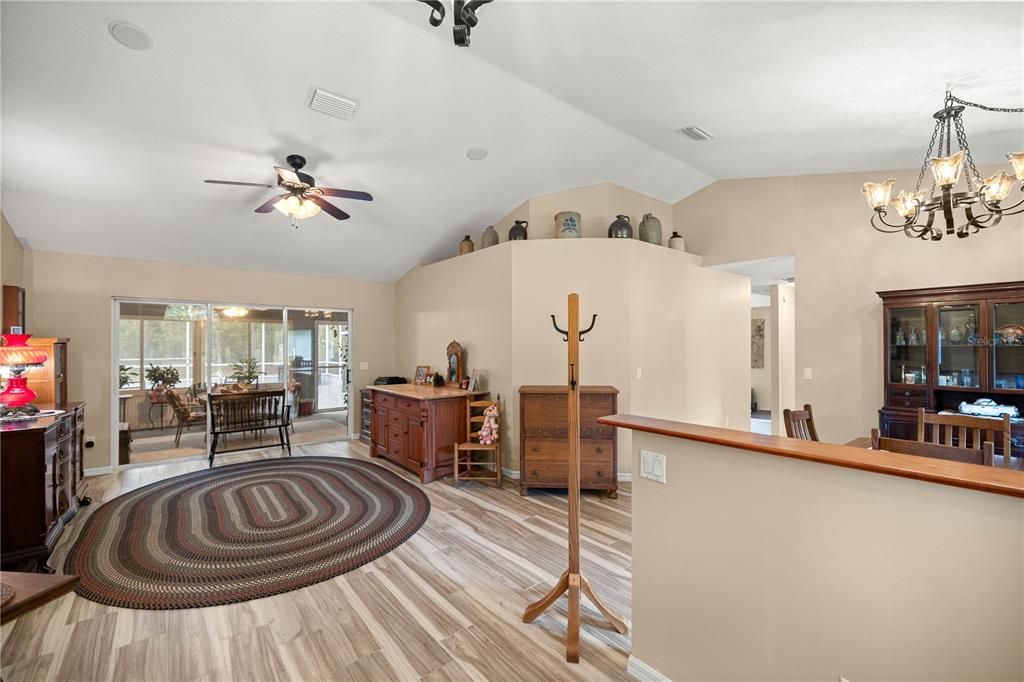 En Venta: $499,900 (4 camas, 3 baños, 2557 Pies cuadrados)