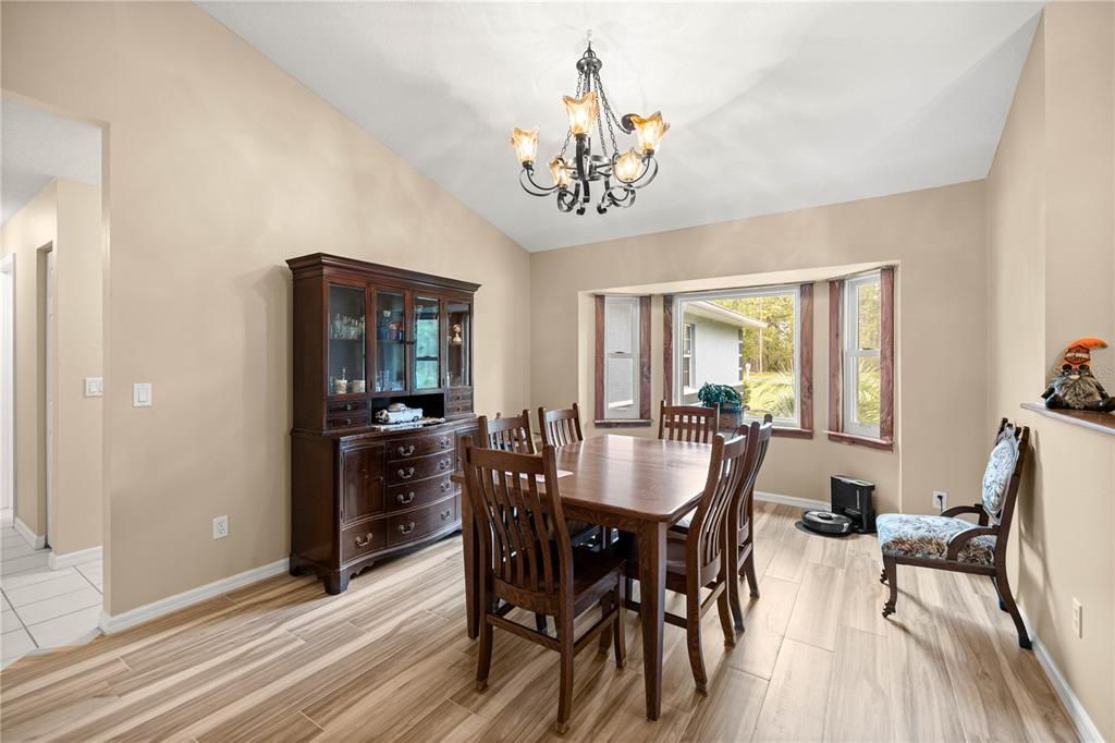 En Venta: $499,900 (4 camas, 3 baños, 2557 Pies cuadrados)