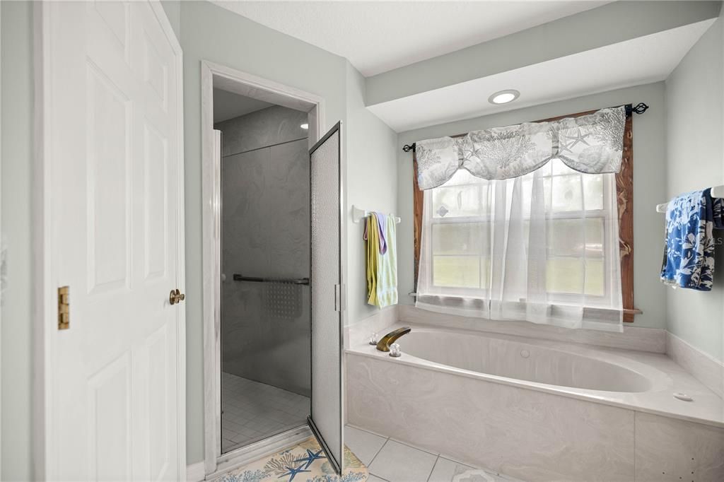 En Venta: $499,900 (4 camas, 3 baños, 2557 Pies cuadrados)