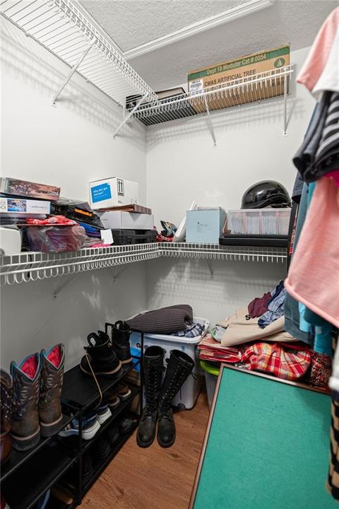 En Venta: $499,900 (4 camas, 3 baños, 2557 Pies cuadrados)