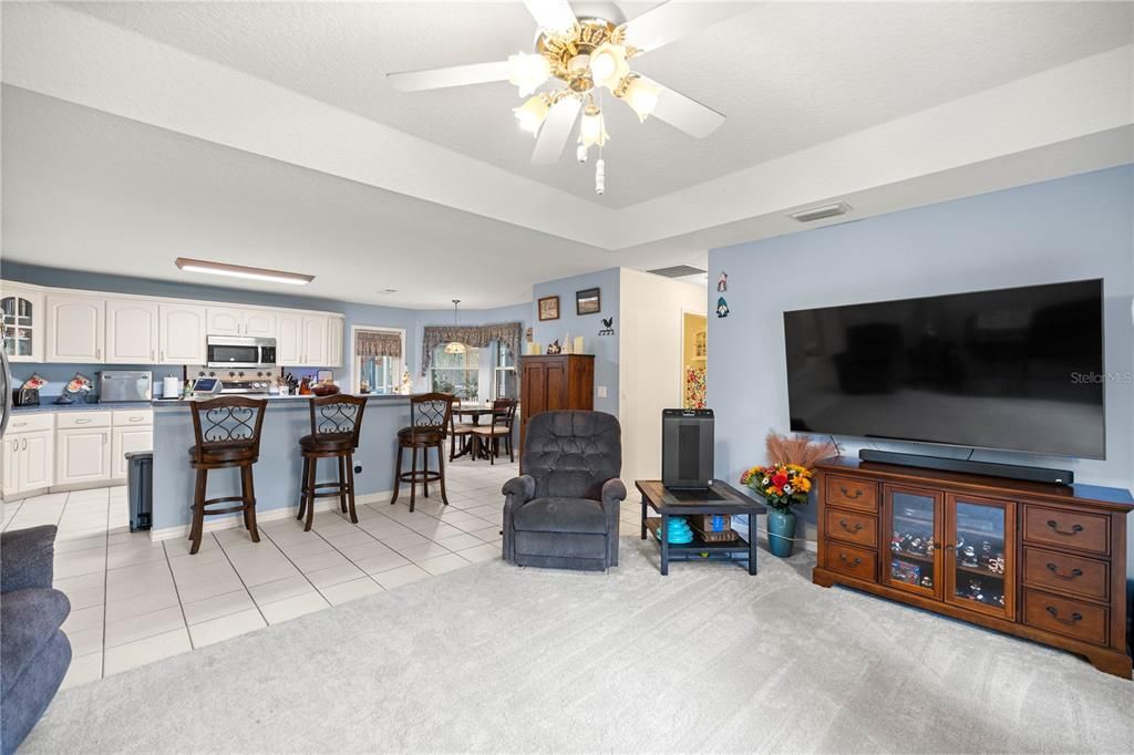 En Venta: $499,900 (4 camas, 3 baños, 2557 Pies cuadrados)