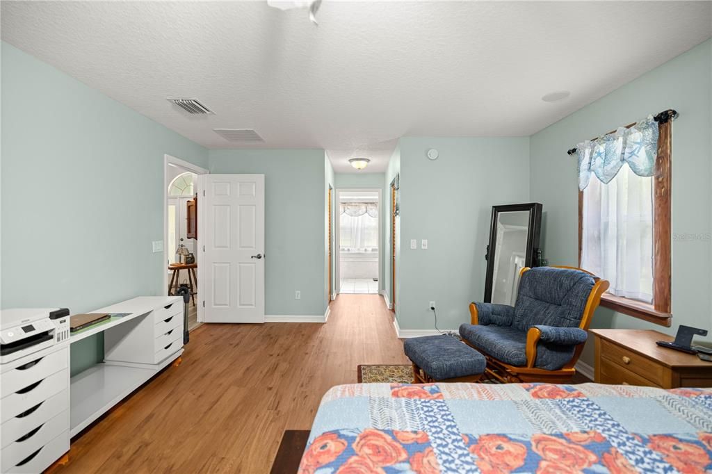 En Venta: $499,900 (4 camas, 3 baños, 2557 Pies cuadrados)