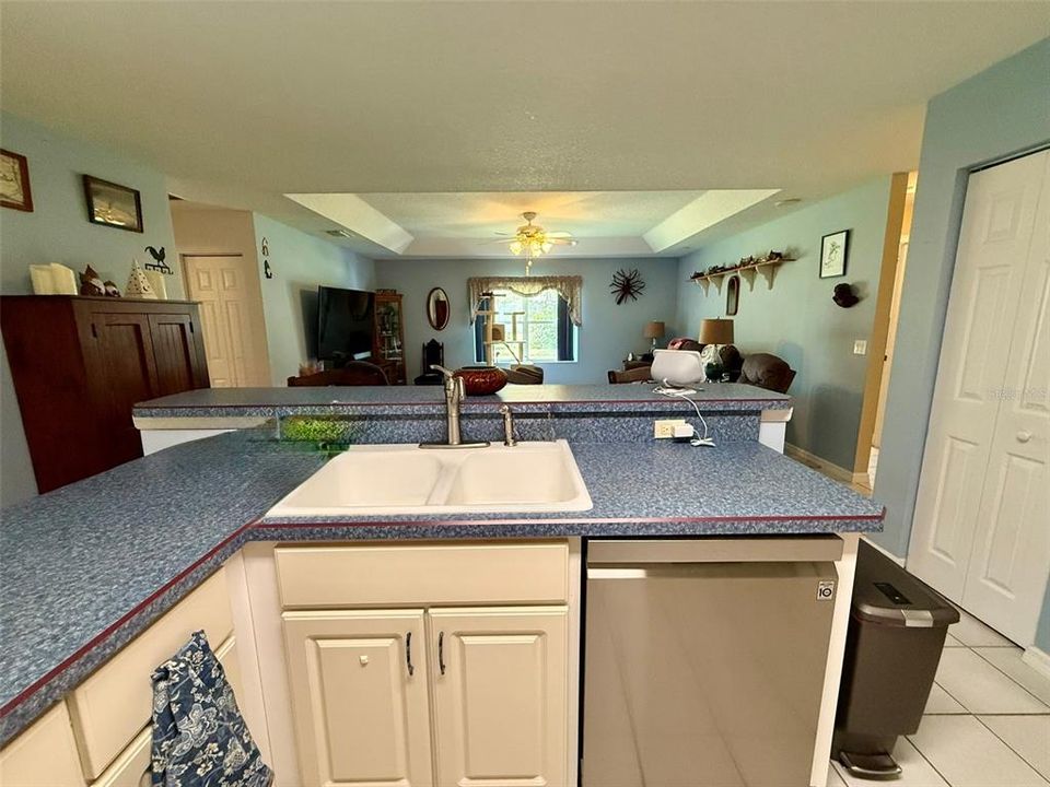 En Venta: $499,900 (4 camas, 3 baños, 2557 Pies cuadrados)