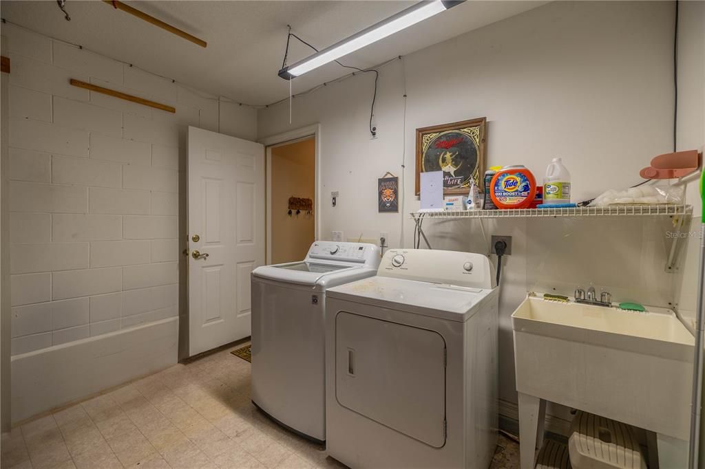 En Venta: $499,900 (4 camas, 3 baños, 2557 Pies cuadrados)