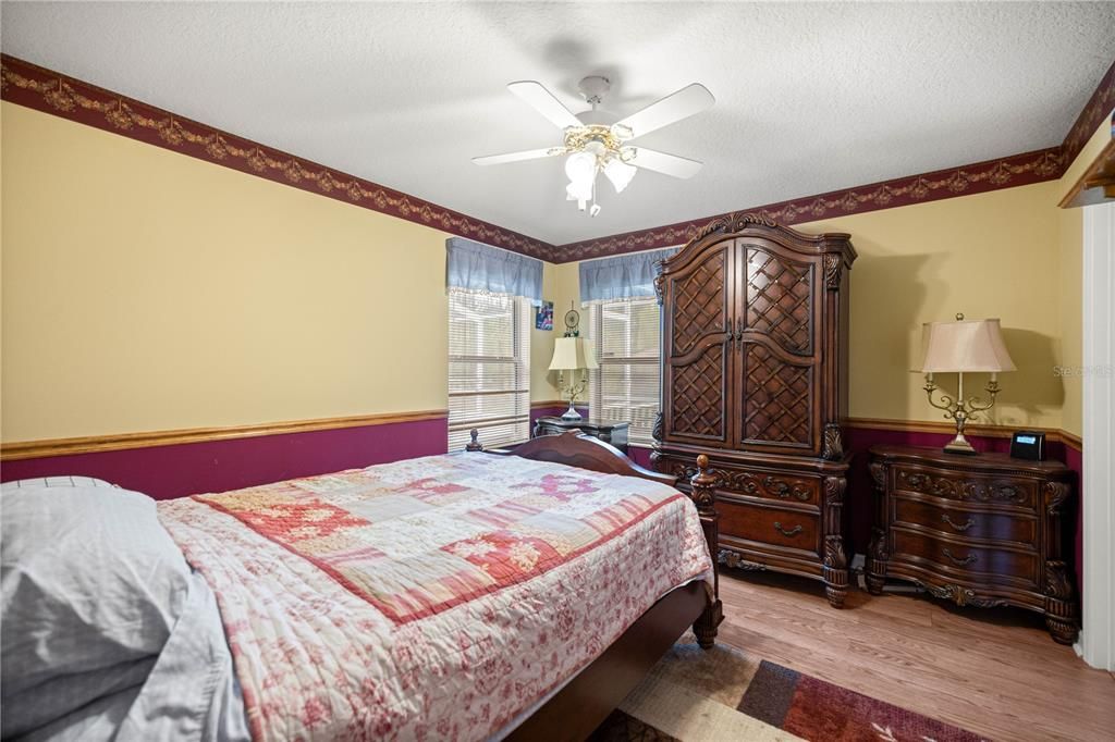 En Venta: $499,900 (4 camas, 3 baños, 2557 Pies cuadrados)