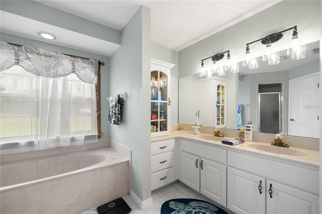 En Venta: $499,900 (4 camas, 3 baños, 2557 Pies cuadrados)