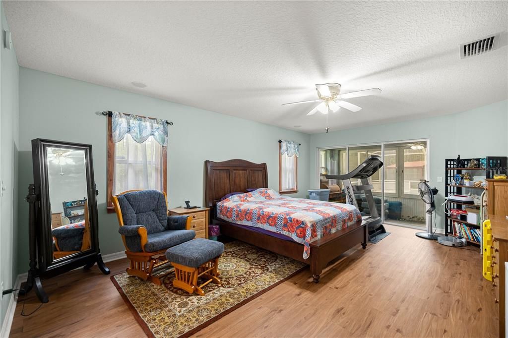 En Venta: $499,900 (4 camas, 3 baños, 2557 Pies cuadrados)