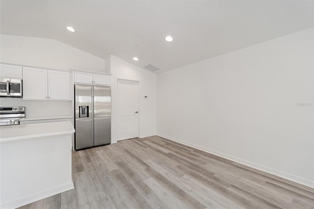 В аренду: $1,975 (3 спален, 2 ванн, 1350 Квадратных фут)