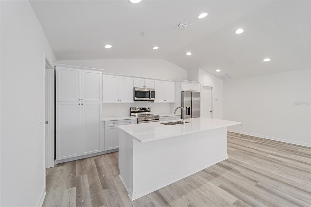 В аренду: $1,975 (3 спален, 2 ванн, 1350 Квадратных фут)