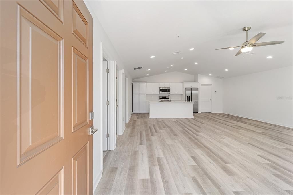 В аренду: $1,975 (3 спален, 2 ванн, 1350 Квадратных фут)