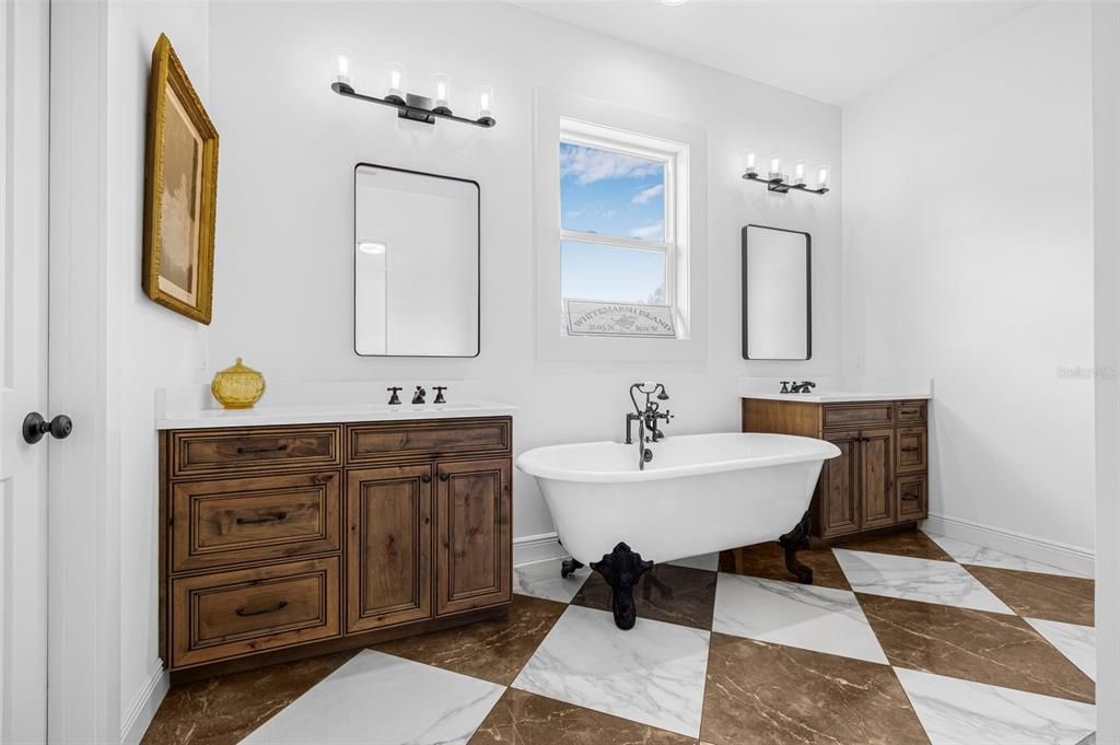 待售: $3,000,000 (2 贝兹, 2 浴室, 1955 平方英尺)