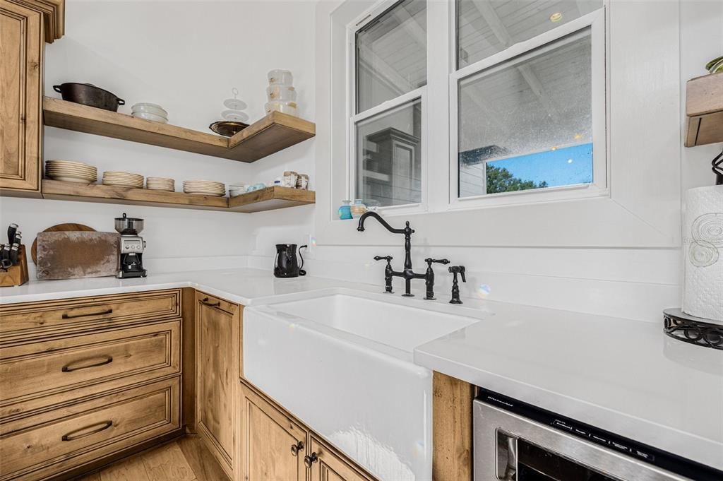 待售: $3,000,000 (2 贝兹, 2 浴室, 1955 平方英尺)