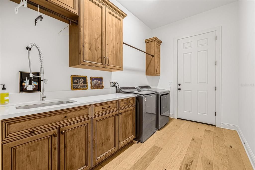 待售: $3,000,000 (2 贝兹, 2 浴室, 1955 平方英尺)