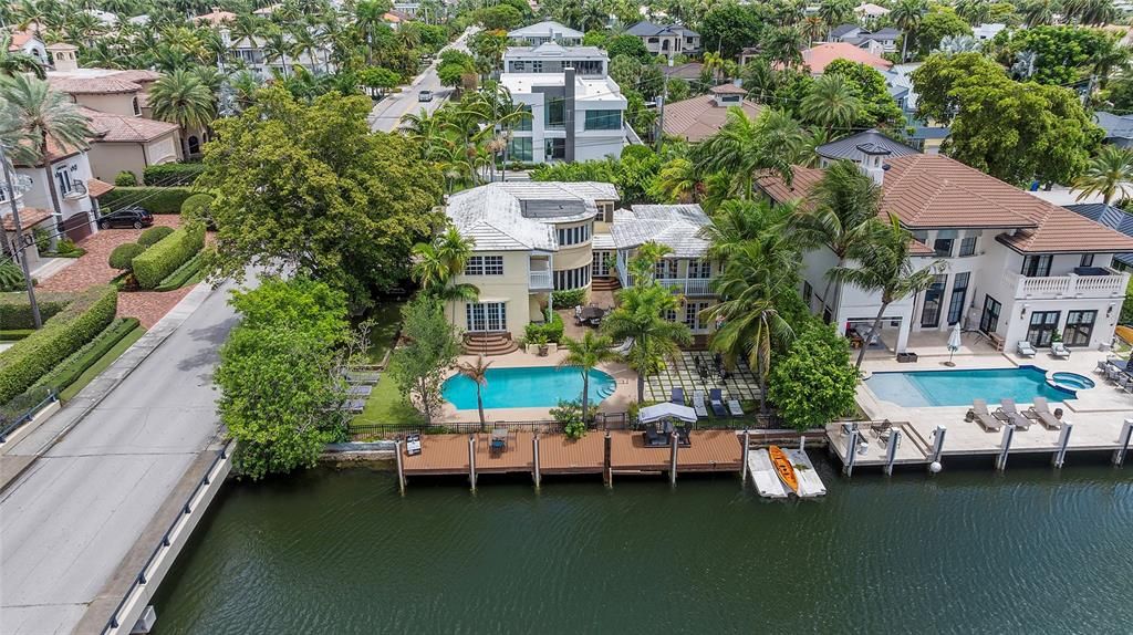 En Venta: $4,189,999 (6 camas, 5 baños, 3718 Pies cuadrados)