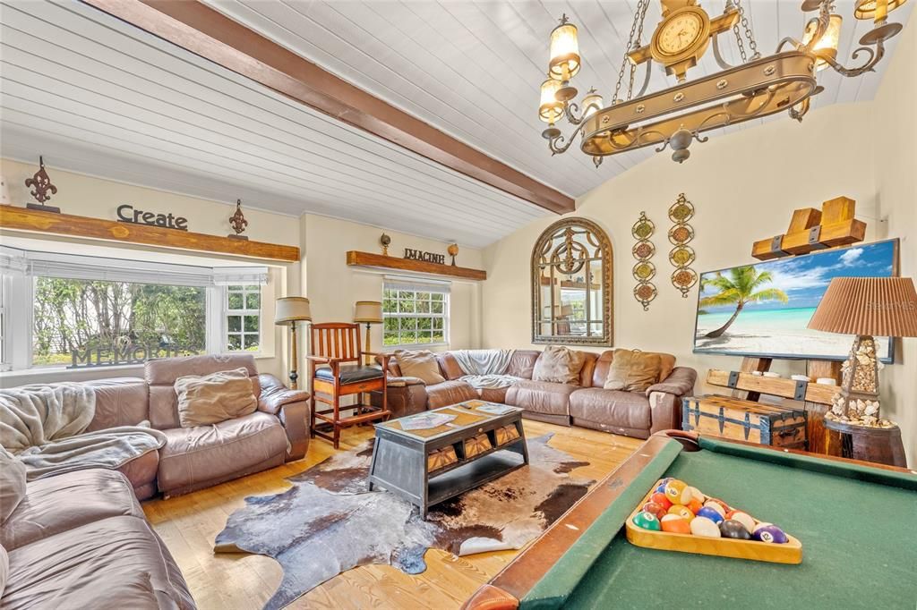 En Venta: $4,189,999 (6 camas, 5 baños, 3718 Pies cuadrados)