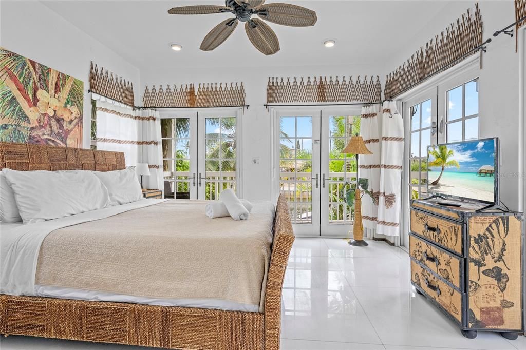 En Venta: $4,189,999 (6 camas, 5 baños, 3718 Pies cuadrados)