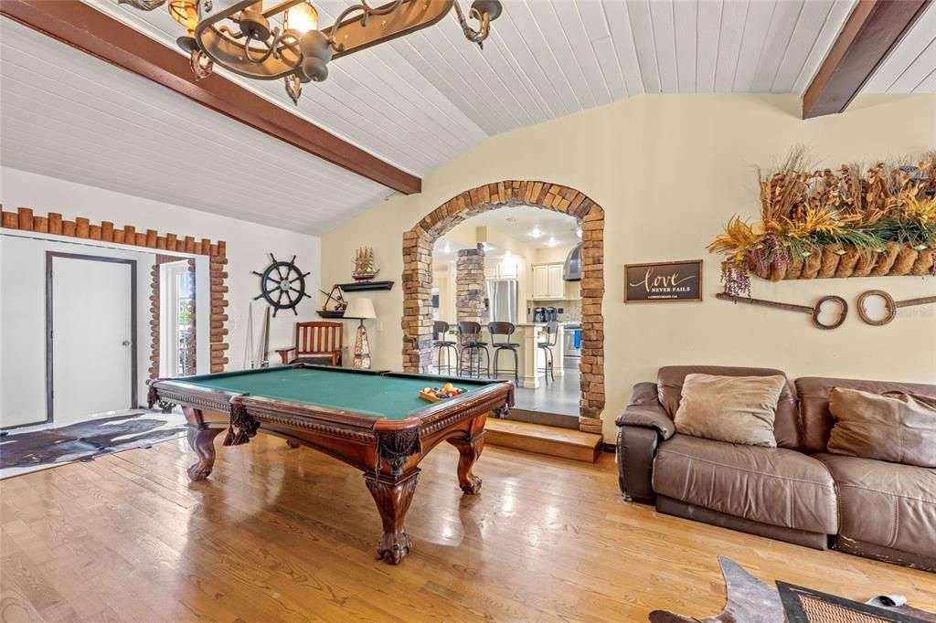 En Venta: $4,189,999 (6 camas, 5 baños, 3718 Pies cuadrados)