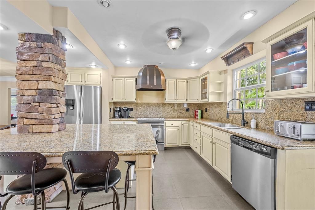 En Venta: $4,189,999 (6 camas, 5 baños, 3718 Pies cuadrados)