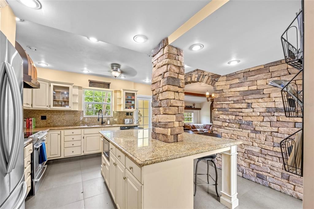 En Venta: $4,189,999 (6 camas, 5 baños, 3718 Pies cuadrados)