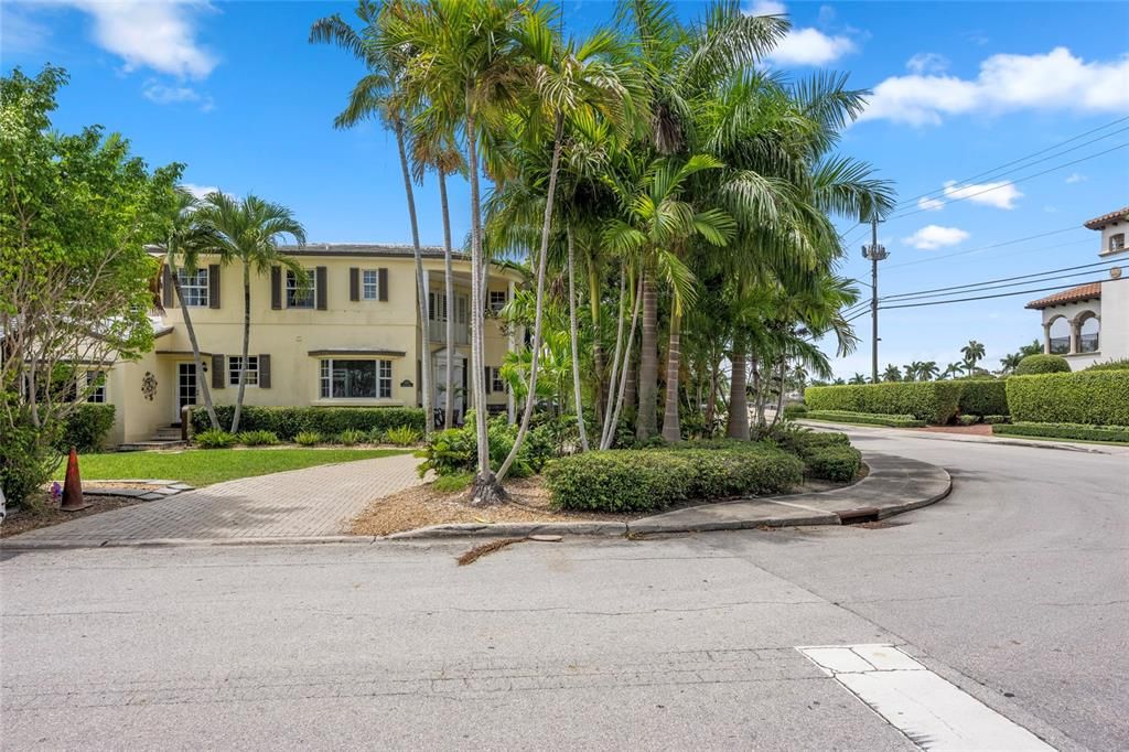En Venta: $4,189,999 (6 camas, 5 baños, 3718 Pies cuadrados)