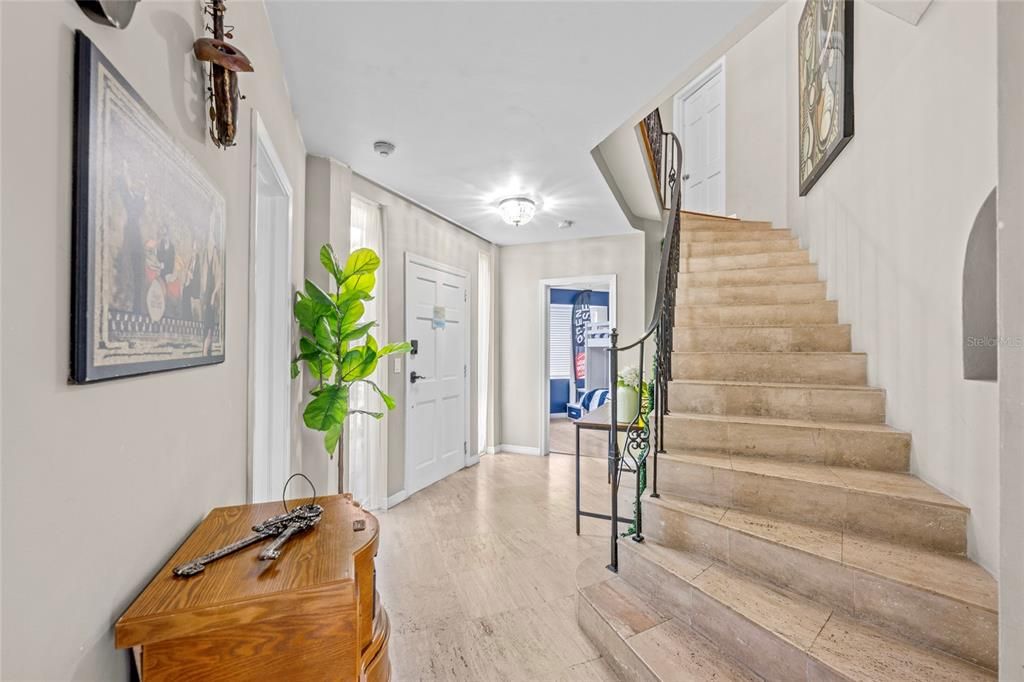 En Venta: $4,189,999 (6 camas, 5 baños, 3718 Pies cuadrados)