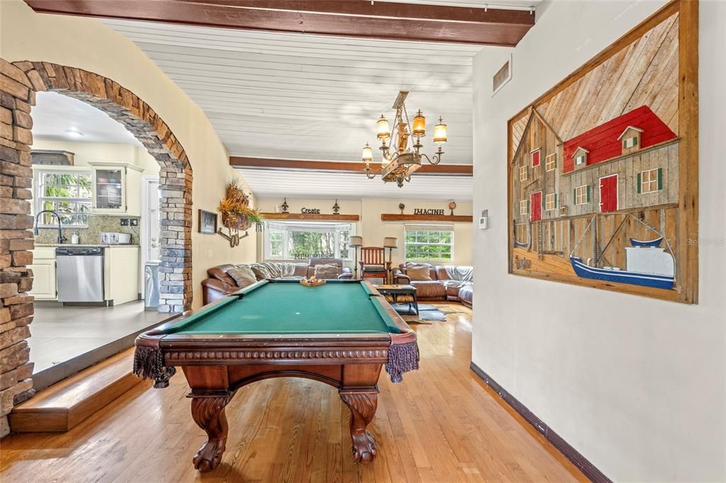 En Venta: $4,189,999 (6 camas, 5 baños, 3718 Pies cuadrados)