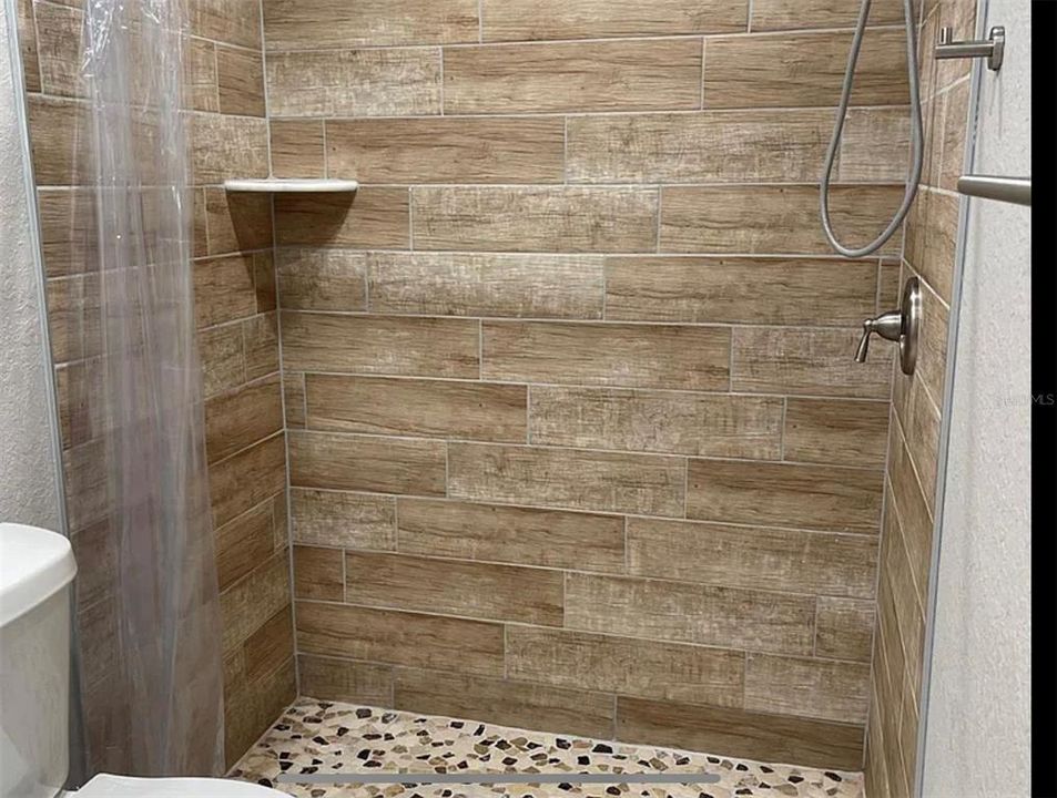 For Rent: $2,000 (3 beds, 2 baths, 2526 Square Feet)