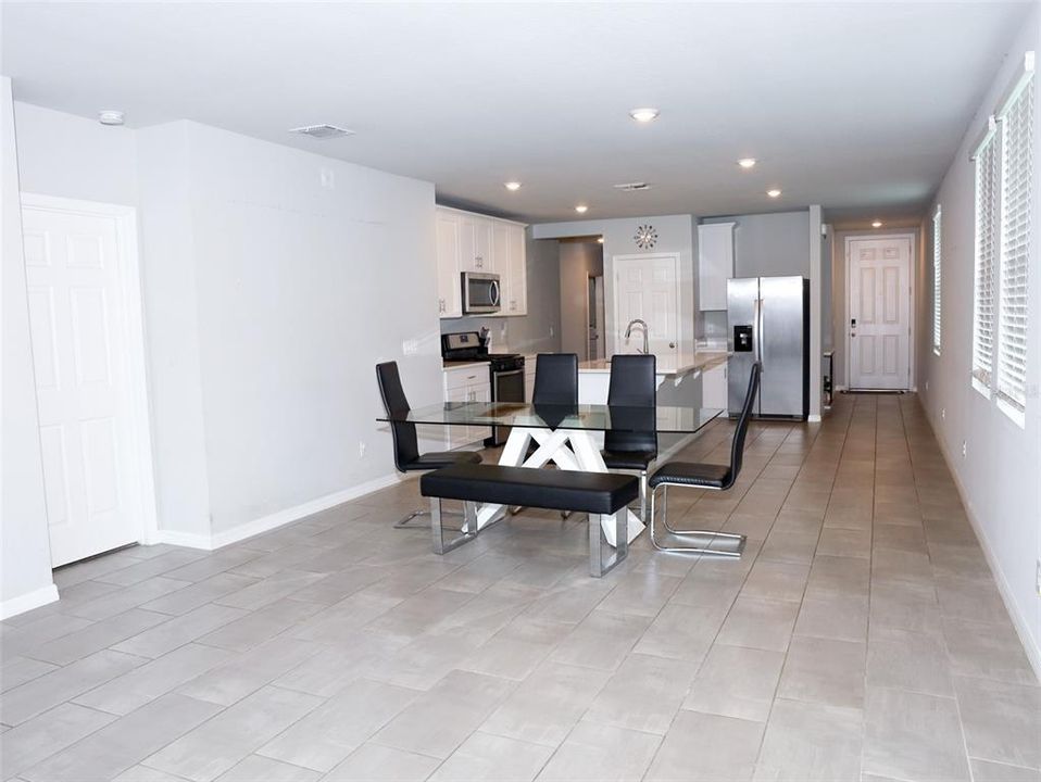 На продажу: $339,000 (4 спален, 2 ванн, 1700 Квадратных фут)