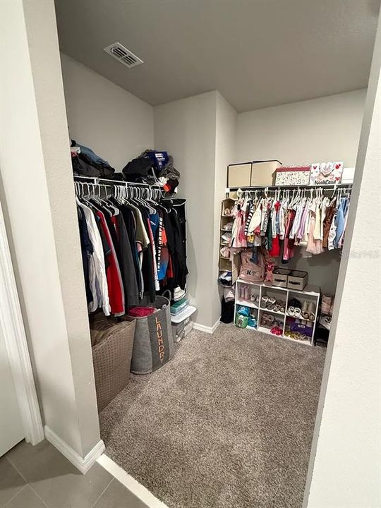 На продажу: $339,000 (4 спален, 2 ванн, 1700 Квадратных фут)