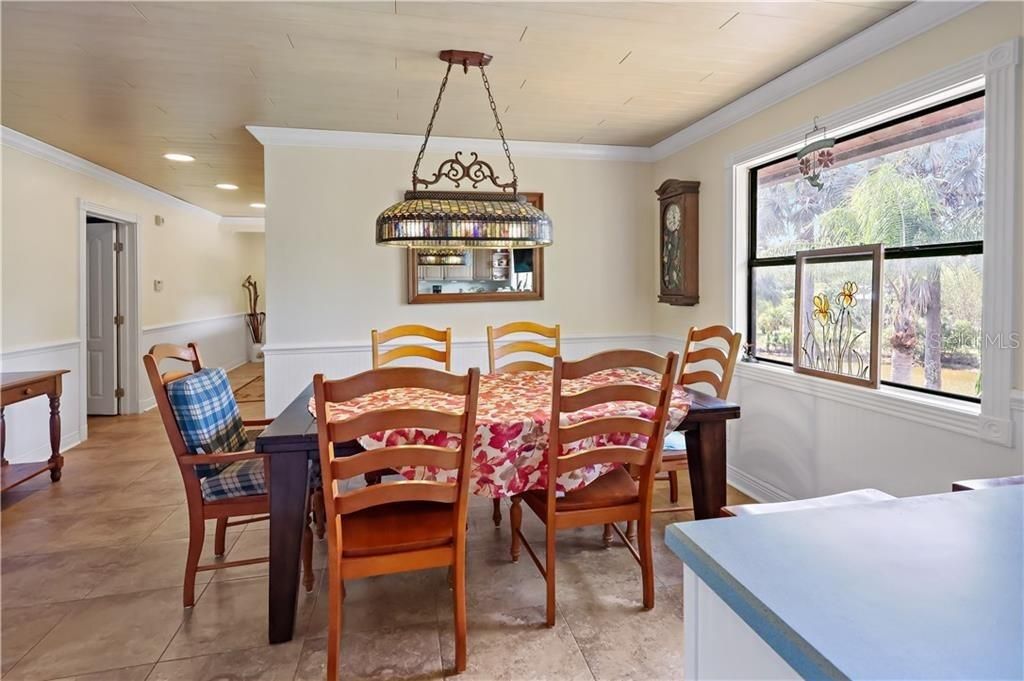 For Sale: $685,000 (4 beds, 3 baths, 2690 Square Feet)