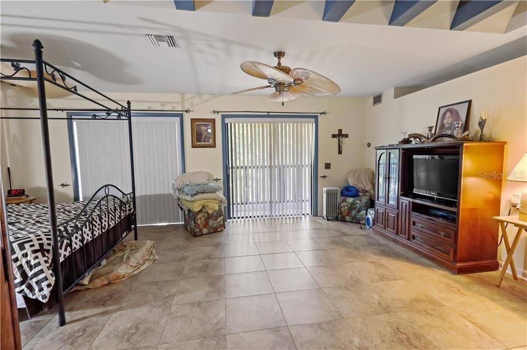 For Sale: $685,000 (4 beds, 3 baths, 2690 Square Feet)