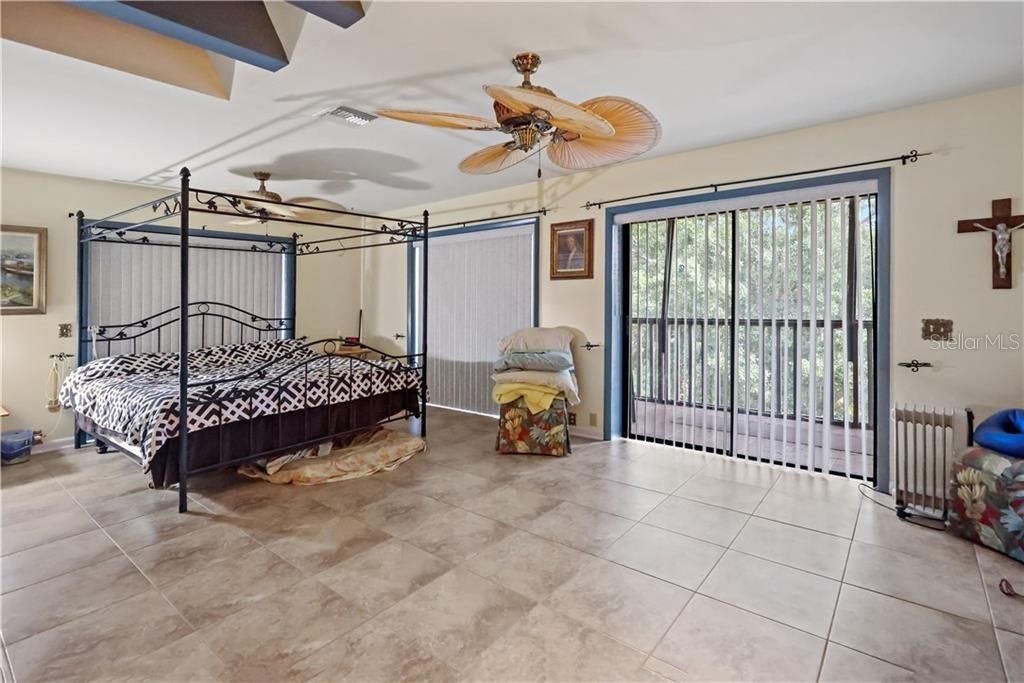 For Sale: $685,000 (4 beds, 3 baths, 2690 Square Feet)