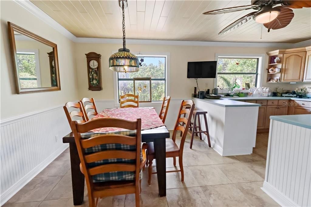 For Sale: $685,000 (4 beds, 3 baths, 2690 Square Feet)