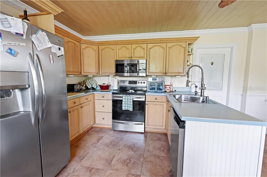 For Sale: $685,000 (4 beds, 3 baths, 2690 Square Feet)